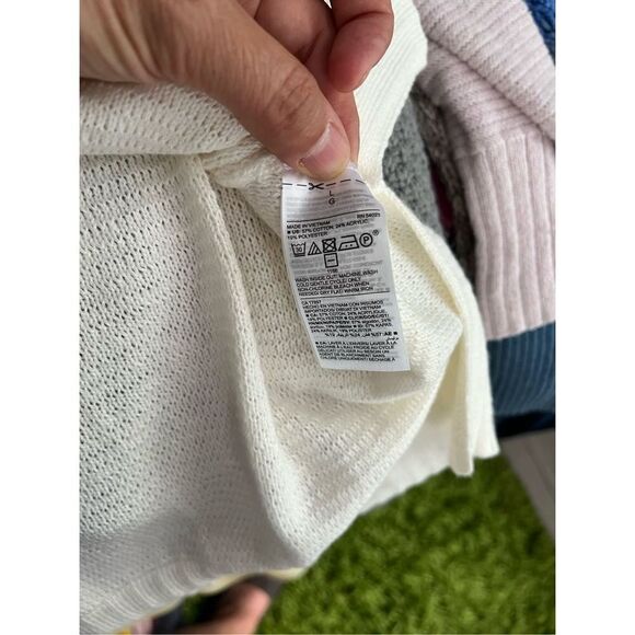 NWT Old Navy cream colored lightweight sweater L - Picture 4 of 4